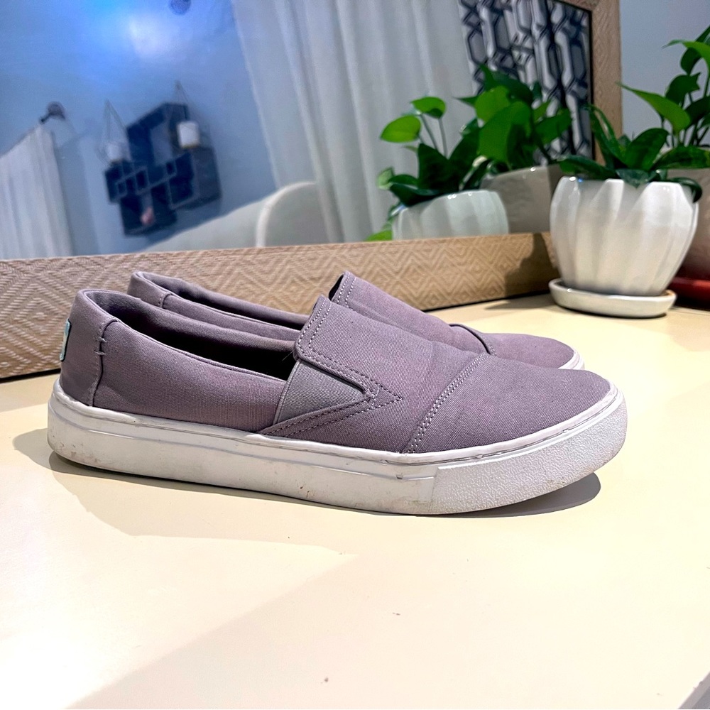 Women’s Tom’s (Size 10W)